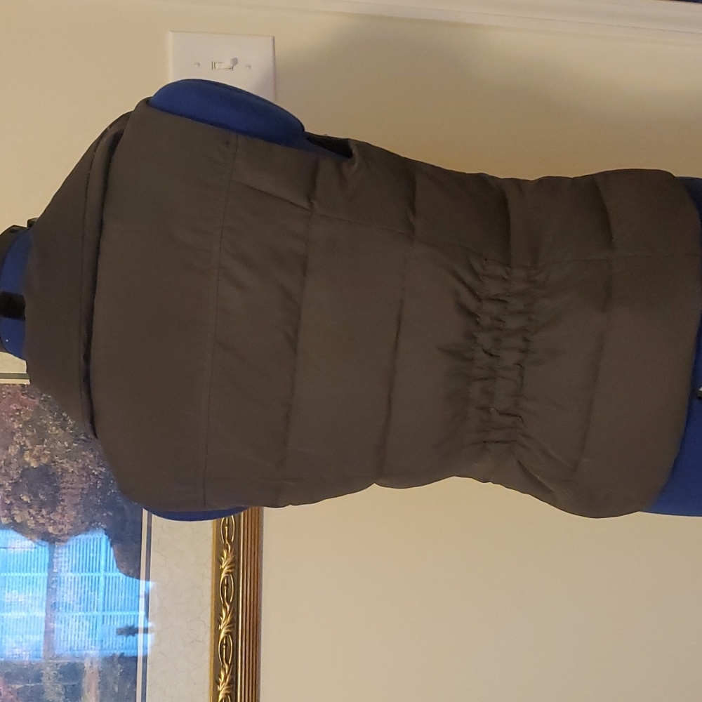 Abercrombie and Fitch puffer vest - Picture 5 of 6